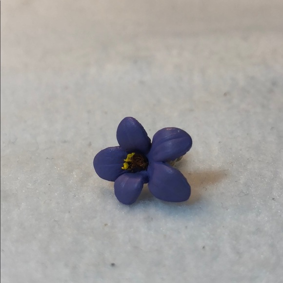 💸 Purple Flower Earrings - Picture 3 of 4